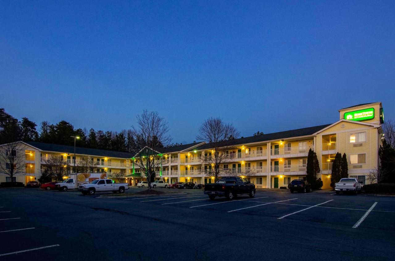 Hometowne Studios By Red Roof Winston-Salem - University Pkwy Exterior foto